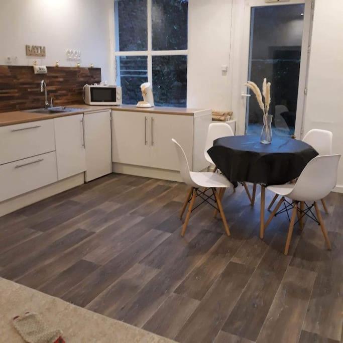 Appartement Agreable Au Centre Wifi Saint-Léonard-de-Noblat Exteriér fotografie